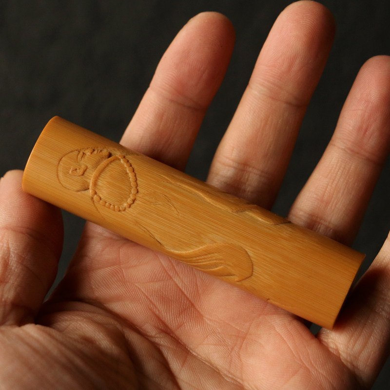 精品名家三舍纯手工浅浮雕"和尚"图实心竹手把件竹雕把玩老玉竹