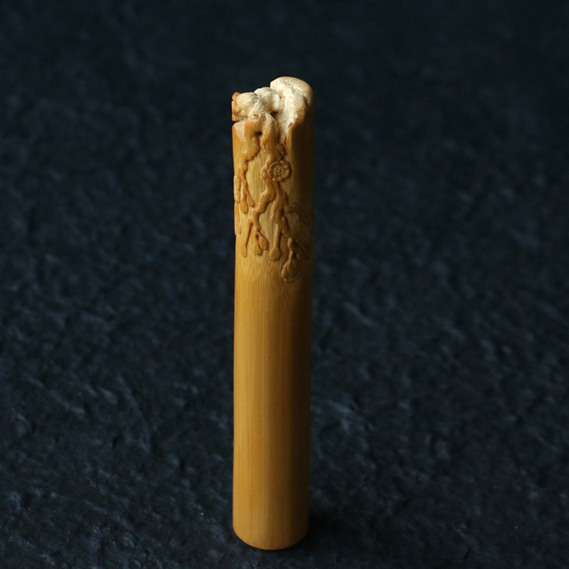 精品纯手工立体雕刻天然实心竹手把件竹雕梅花松树摆件老玉竹把玩