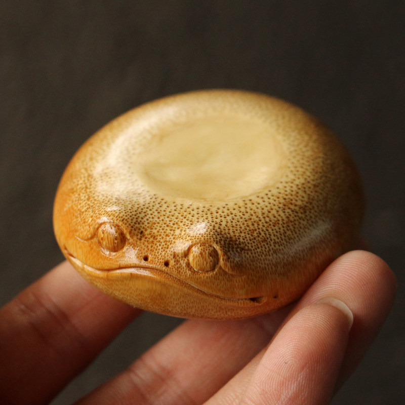 东阳老师傅纯手工雕刻老竹根三足金蟾"招财进宝"竹雕蛤蟆手把件