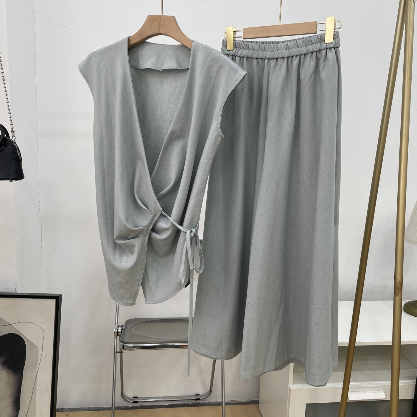 2025年夏季新款套装女性感高级感无袖上衣+休闲百搭半身裙