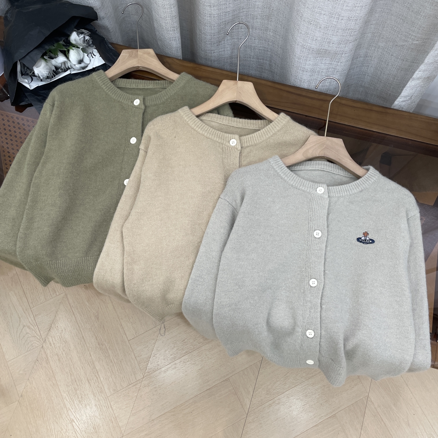 秋季新款通勤风简约百搭长袖上衣女宽松显瘦单排扣毛衣K#2