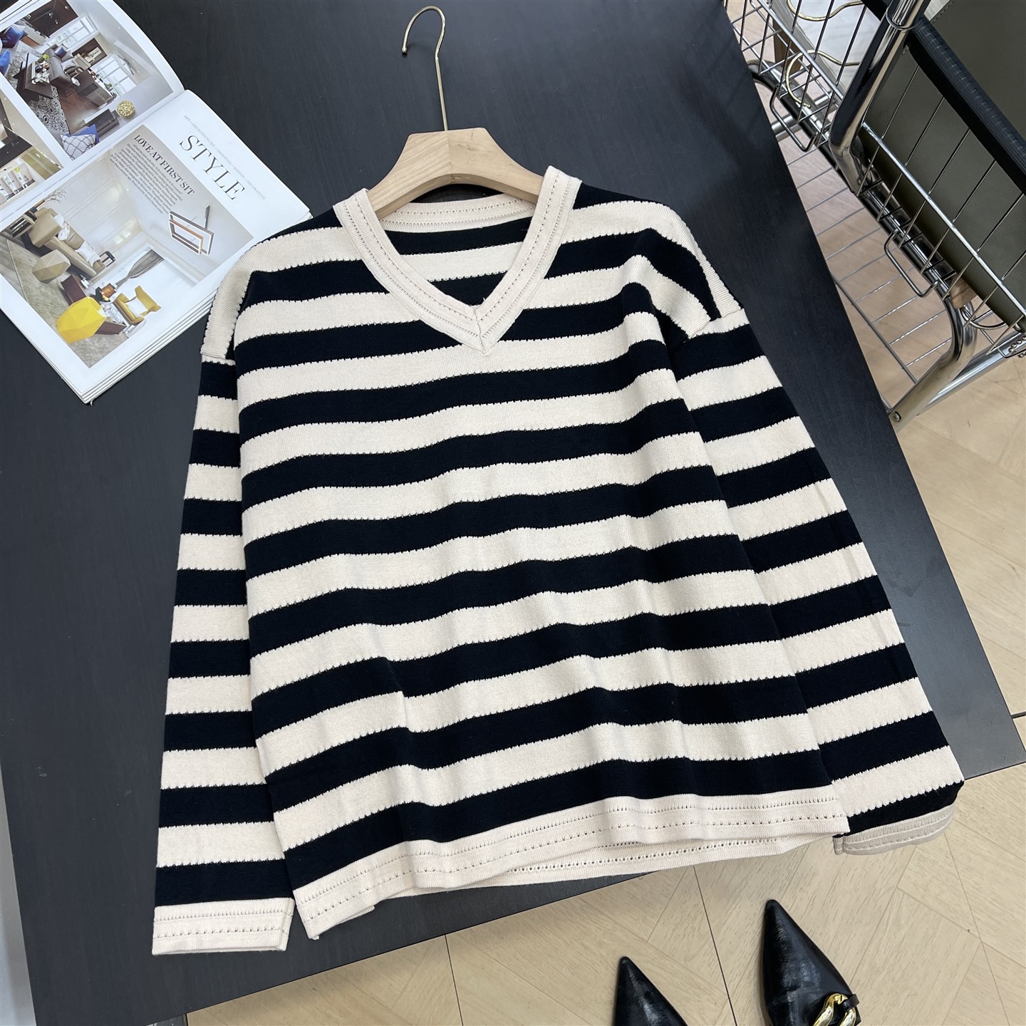 【楠】慵懒风撞色V领条纹T恤女秋冬季新款宽松百搭显瘦上衣l#5