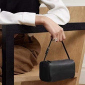 2025年新款 欧美时尚 百搭荔枝纹平纹圆桶小方包手提包枕头包