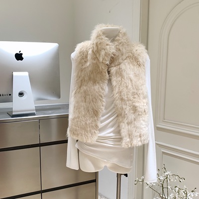 富家乖乖女皮毛一体马甲背心女