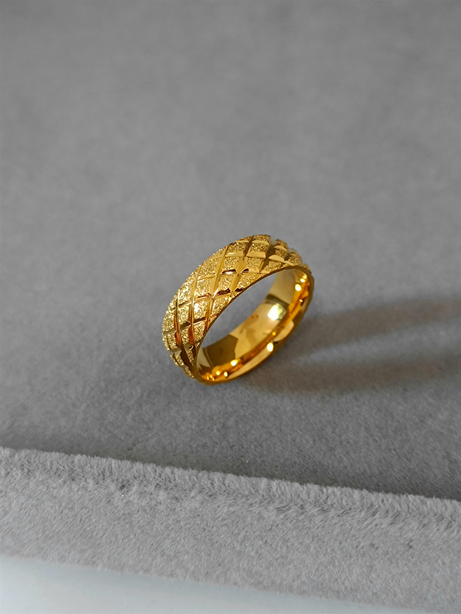 欧美轻奢复古小众磨砂闪光交叉菱格纹戒指时尚个性高级感钛钢戒子