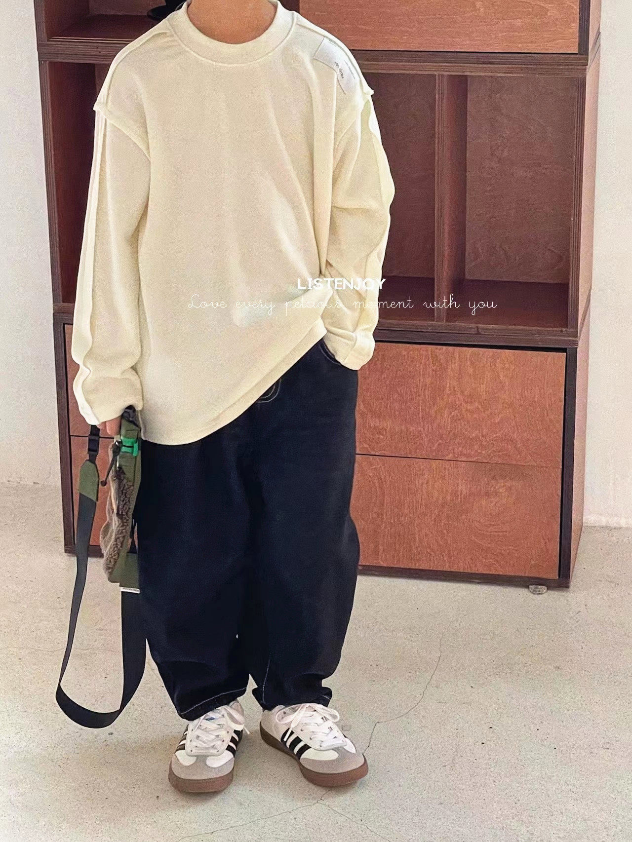 韩国童装潮牌黑白德绒T搭配磨毛牛仔裤男童2025冬装女童宽松潮