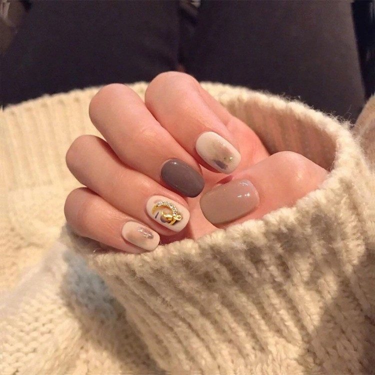 2026年新款儿童美甲穿戴甲感短款奶茶小猫月亮湾24片假指甲贴,彩妆/香水/美妆工具,美甲工具,淘宝优惠券,粉丝福利购,淘宝优惠卷