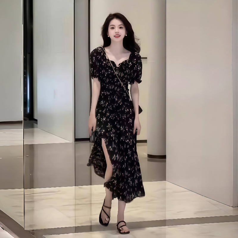 碎花连衣裙女2025夏季新法式泡泡袖大码黑色开叉收腰显瘦长款裙子