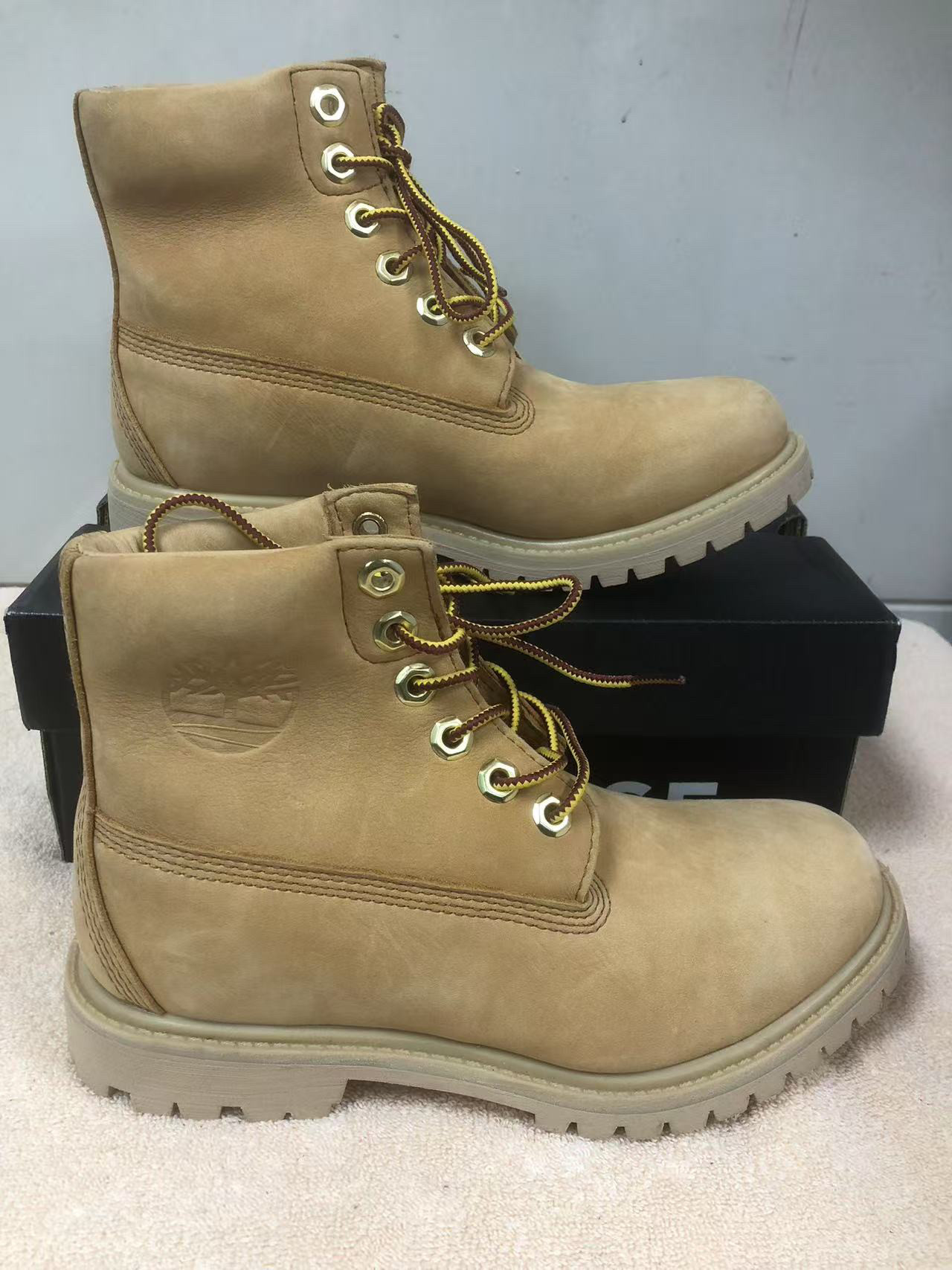 Timberland添柏岚休闲鞋女鞋大黄靴女户外休闲防水马丁靴。A245E