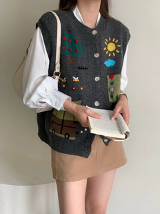 童趣卡通针织背心马甲女秋季外搭单排扣复古叠穿宽松圆领马夹外套