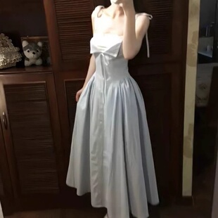 2026新款设计感长裙夏日独特漂亮掐腰蓝色条纹吊带连衣裙子女夏季