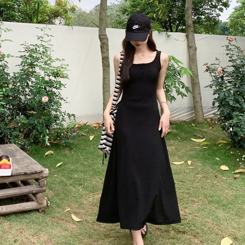2026夏季设计感黑色方领背心连衣裙女收腰显瘦小个子中长款裙子