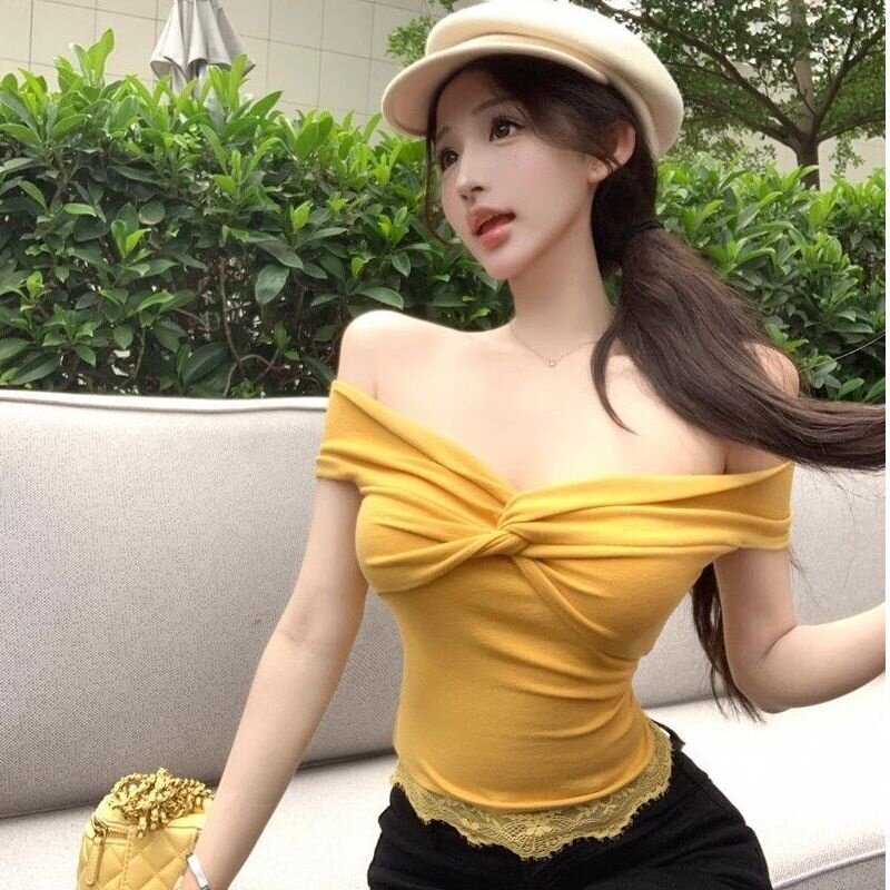 性感一字肩V领短袖T恤女夏季设计感蕾丝拼接辣妹露肩修身短款上衣