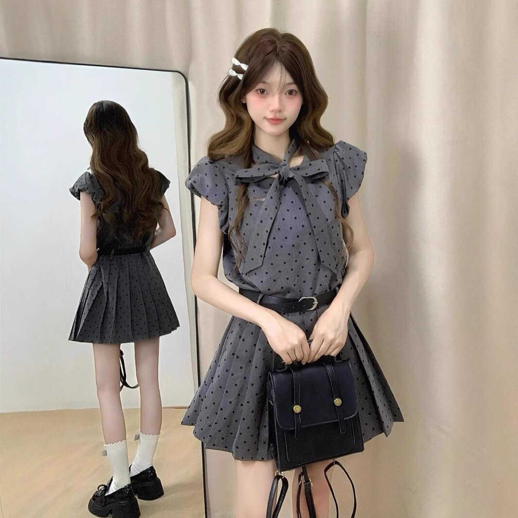 灰色韩系波点连衣裙女2026新款夏季轻奢感小个子设计感百褶裙