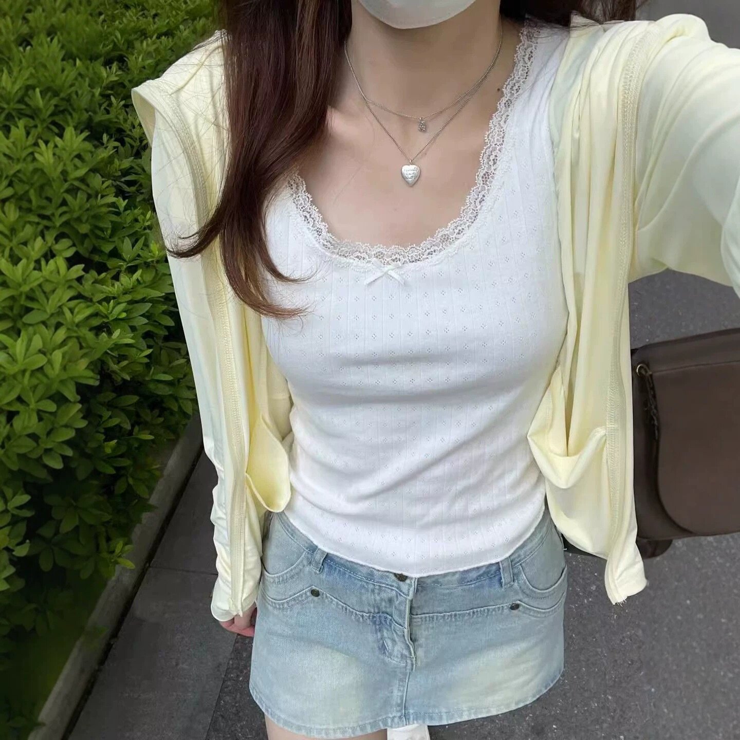 2026夏季修身法式纯欲蕾丝花边镂空短袖t恤女白色正肩短款上衣服