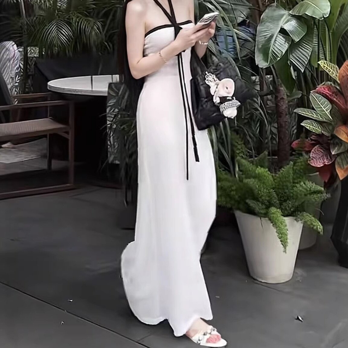 法式纯欲白色挂脖抹胸连衣裙女夏修身收腰无袖裙子显身材包臀长裙