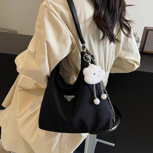 慵懒风大容量单肩腋下包通勤托特包女2024新款小众双肩包尼龙布包