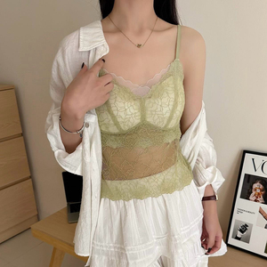 轻柔蕾丝拼接吊带女显瘦内搭背心