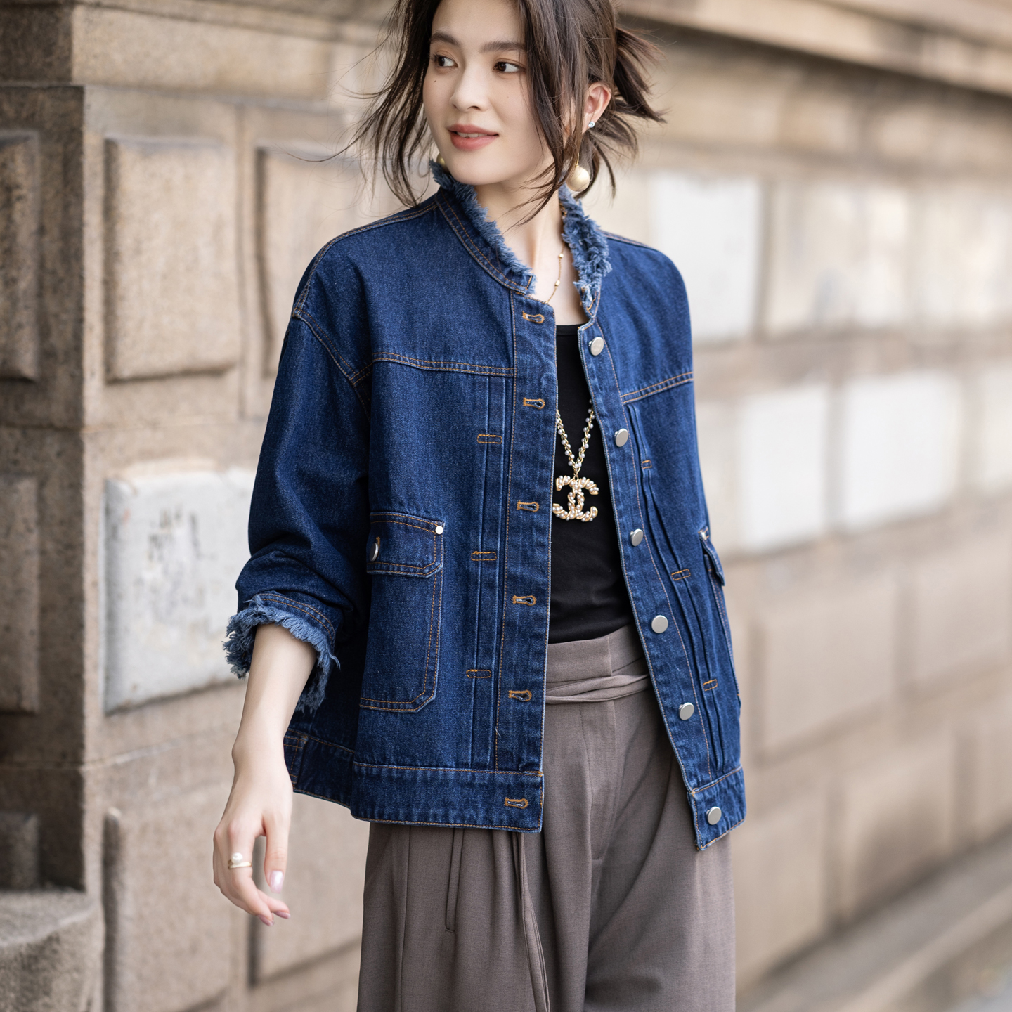 牛仔外套女2025新款今年流行爆款小香风独特短款毛须小立领上衣女