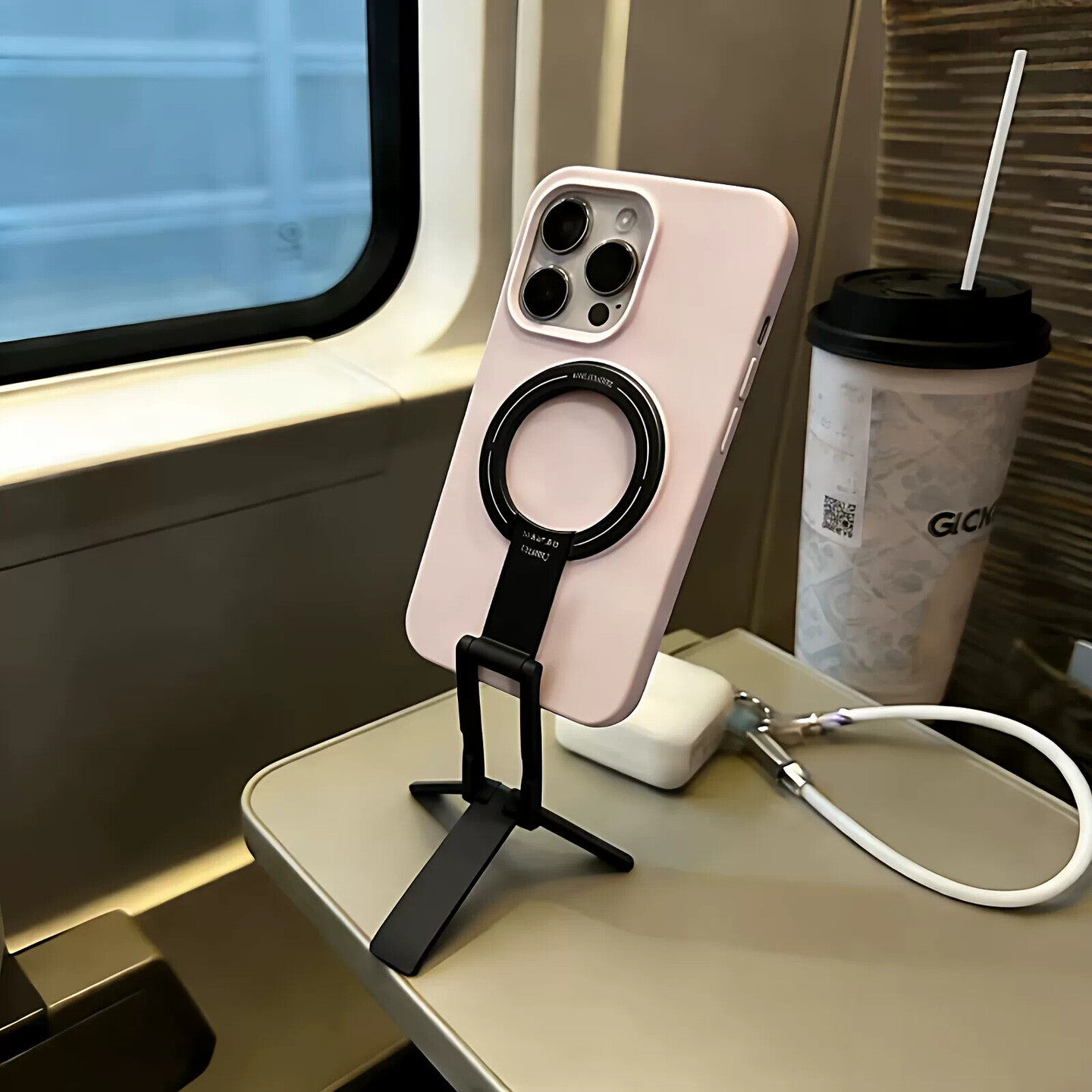 飞机高铁登山扣手机支架磁吸旅行便携式可折叠26新款户外自拍神器