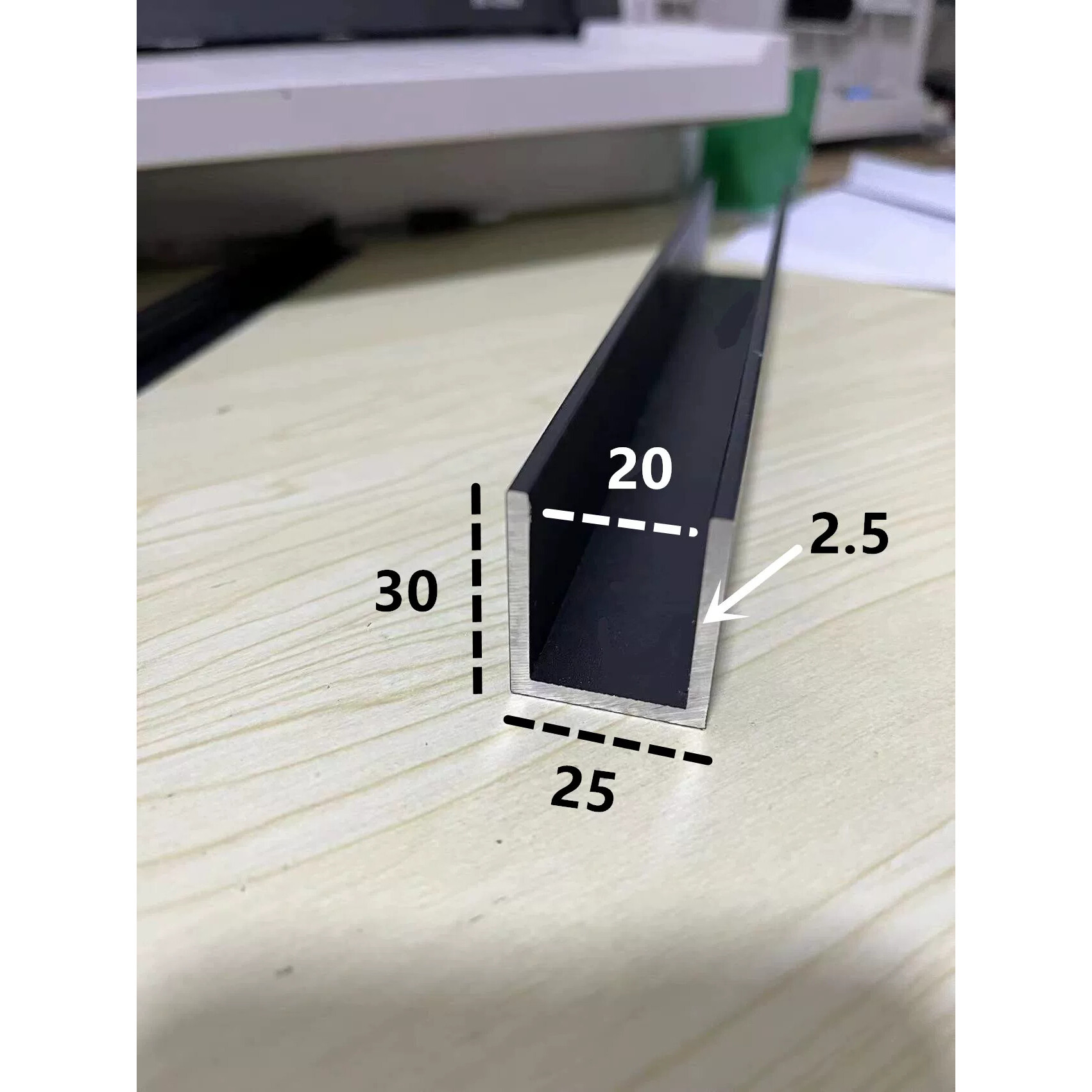 25*30*2.5黑色烤漆铝合金U型槽 铝合金卡槽包边装饰条 踢脚线