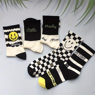 H 13513 Couple Smile Face Socks 黑白笑脸情侣长筒袜跨境外
