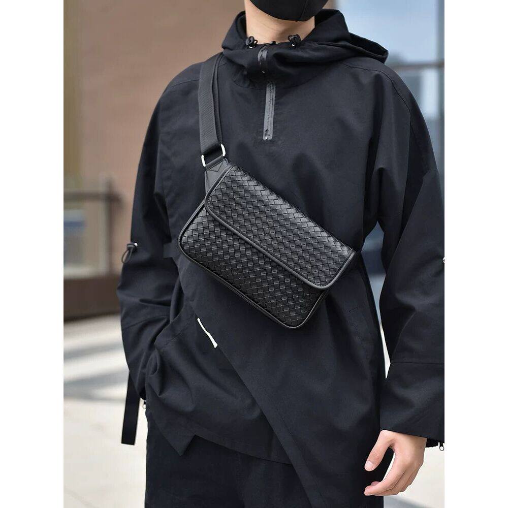 佧蒂袋鼠男生单肩包2025新款真皮质感斜挎包大容量休闲小包编织包