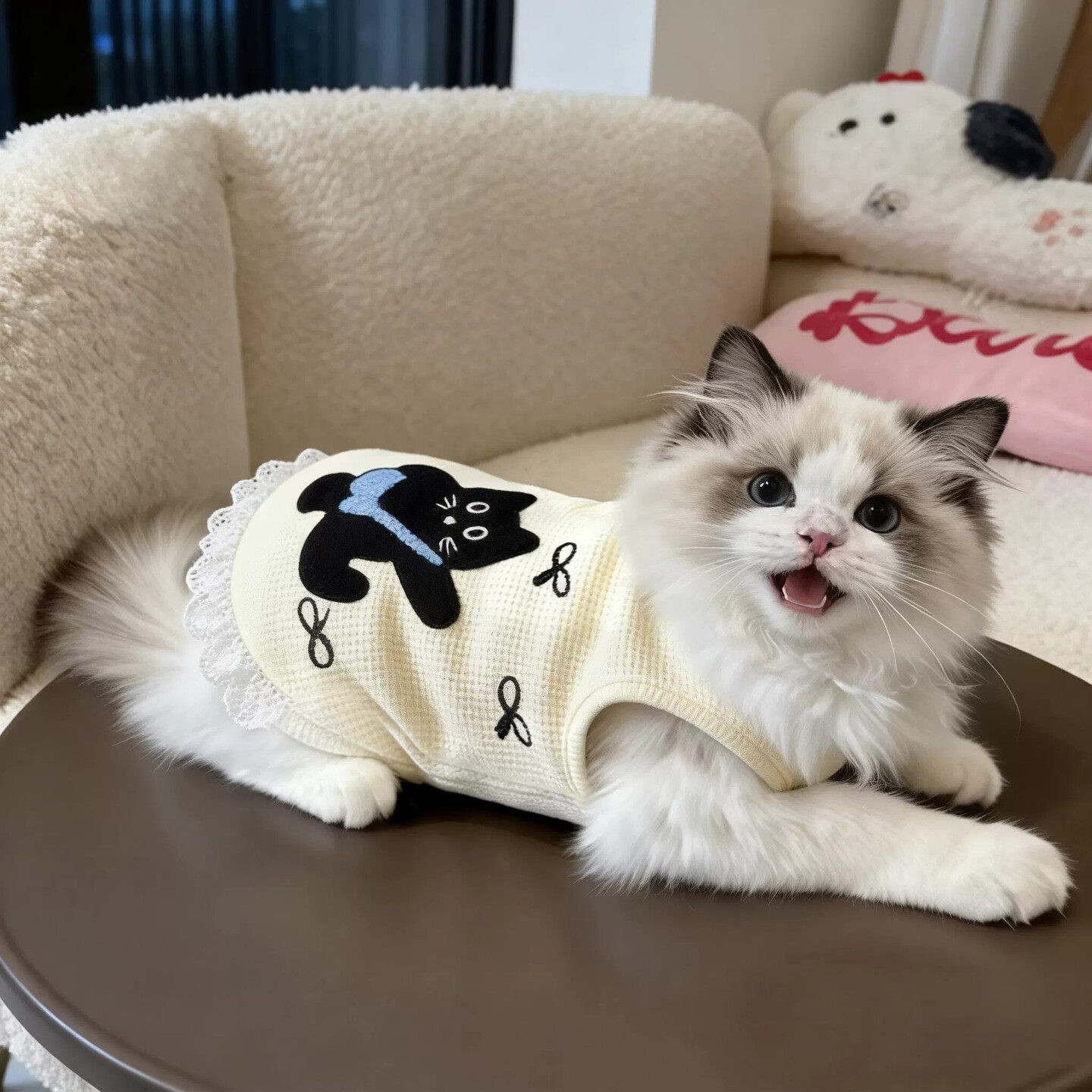 宠物狗狗猫咪衣服防飞毛春夏腊肠狗可爱背心刺绣卡通带牵引扣比熊
