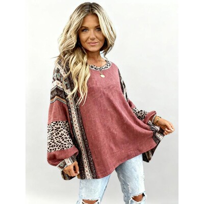 A casual shirt contrasting striped roundneck sleeve loose