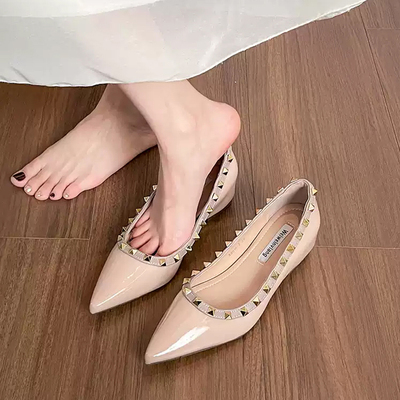 尖头铆钉平底单鞋女2025秋季浅口内增高软底3CM中跟瓢鞋大码女鞋