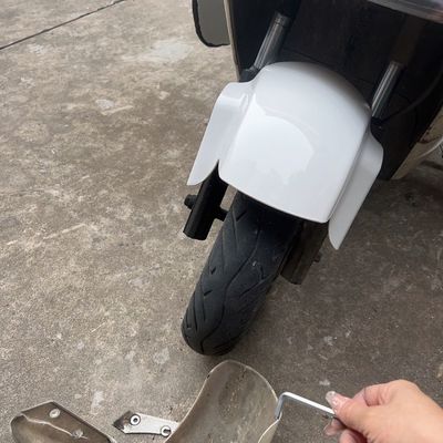 雅迪台铃爱玛电动车前挡泥板通用大牛仿小牛前轮泥板N1挡水挡泥瓦