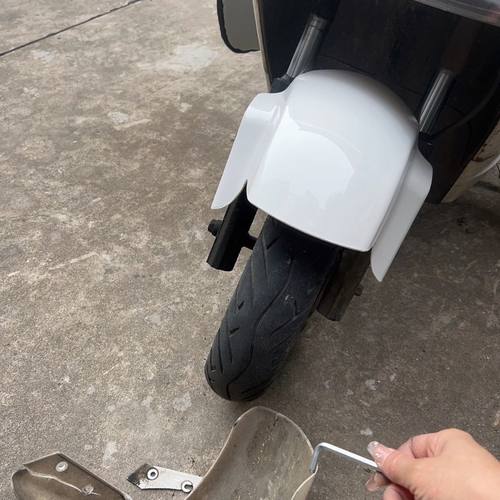 雅迪台铃爱玛电动车前挡泥板通用大牛仿小牛前轮泥板N1挡水挡泥瓦