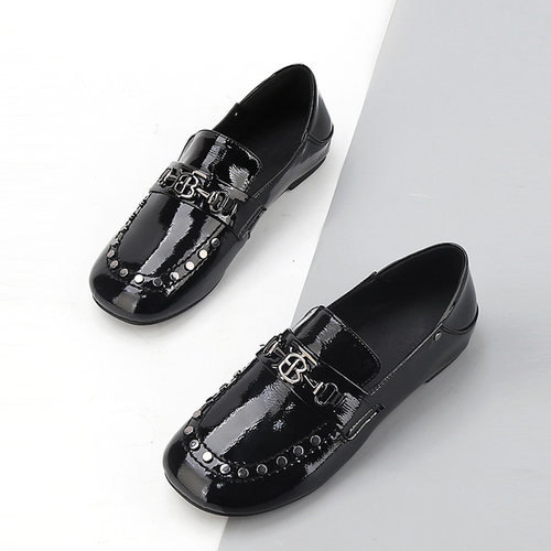 大码女鞋40-43漆皮圆头单鞋平底