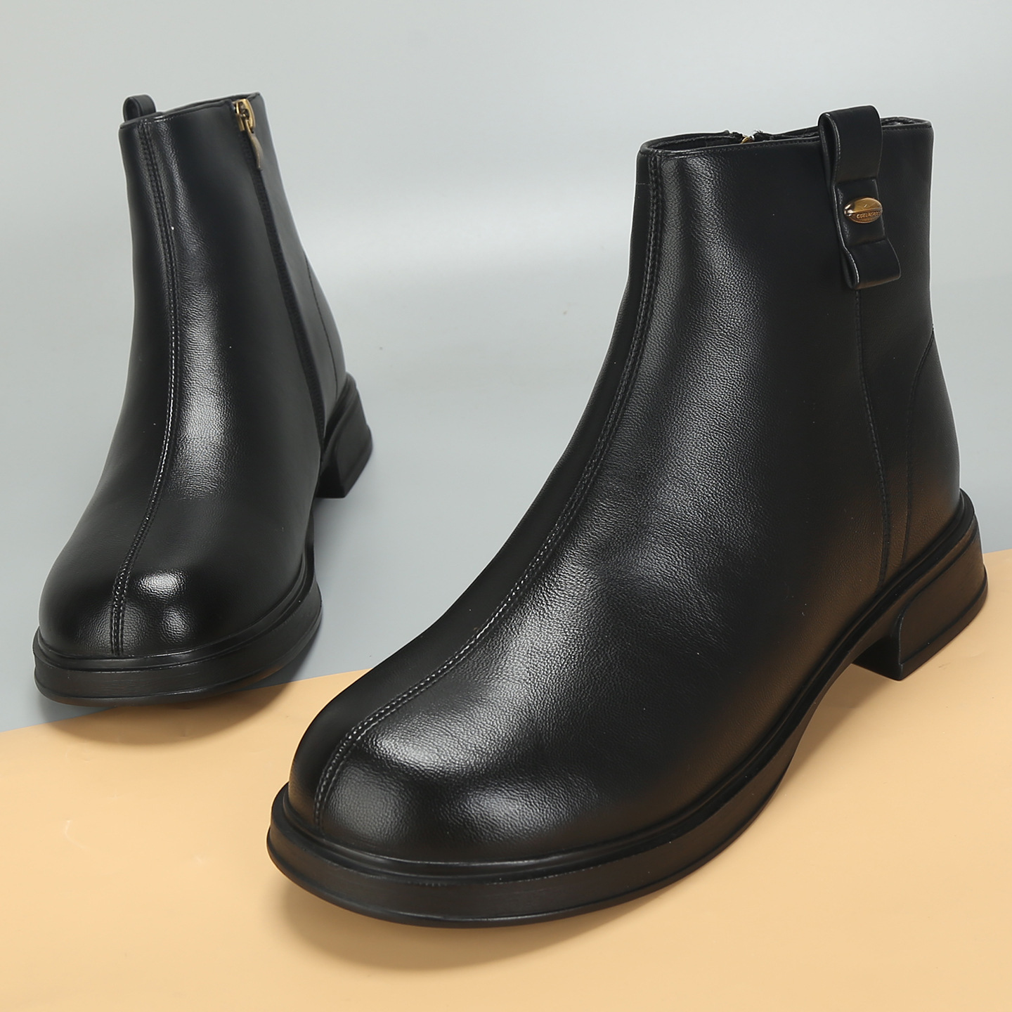 前掌加宽大码女鞋41到43真皮短靴女时尚百搭马丁靴显瘦羊毛女靴子