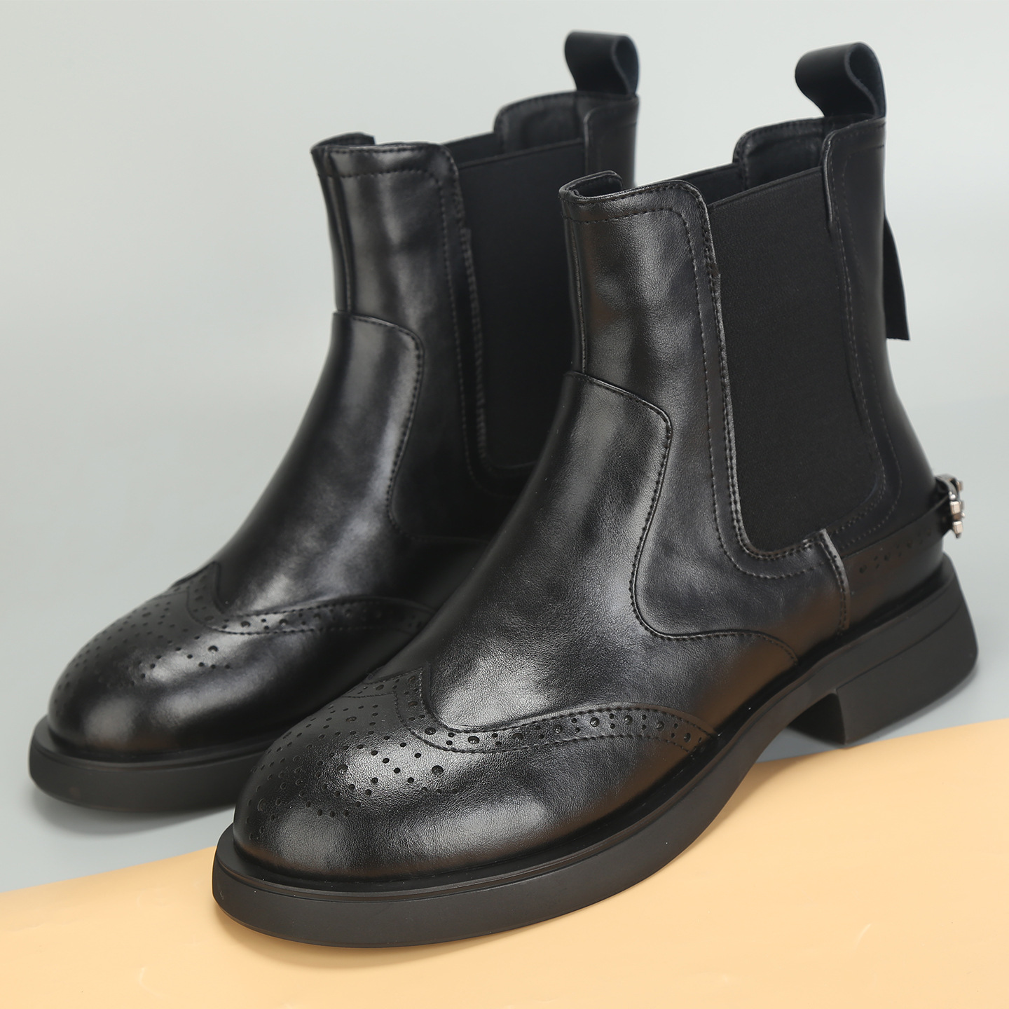 宽胖脚大码女鞋41到43秋季新款真皮靴子粗跟短靴切尔西靴宽头女靴