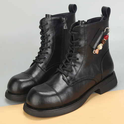 宽胖脚大码女鞋41到43秋季新款真皮靴子粗跟马丁靴短靴宽头女靴42