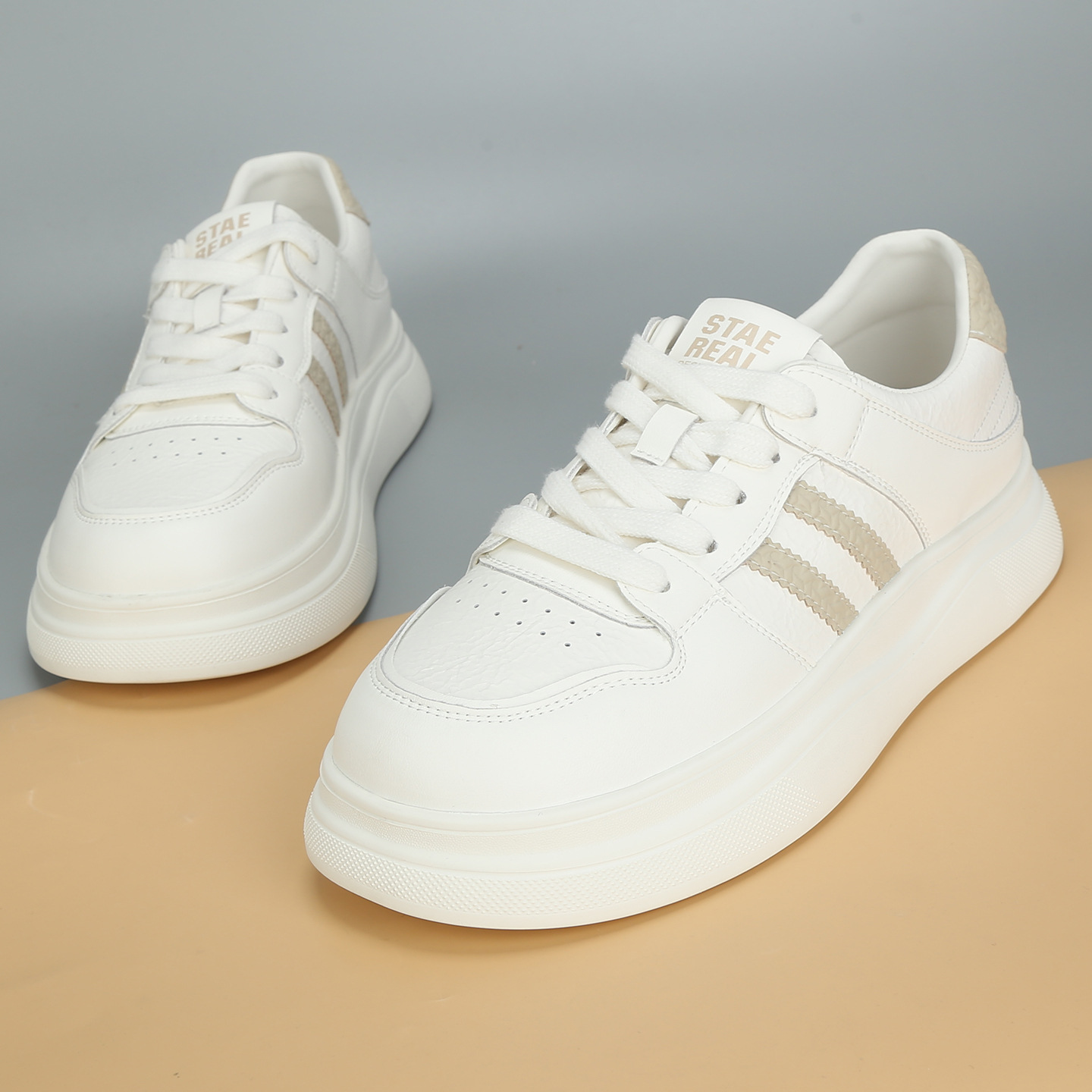 宽胖脚大码女鞋41到43秋季新款真皮软底软面运动休闲单鞋板鞋宽头