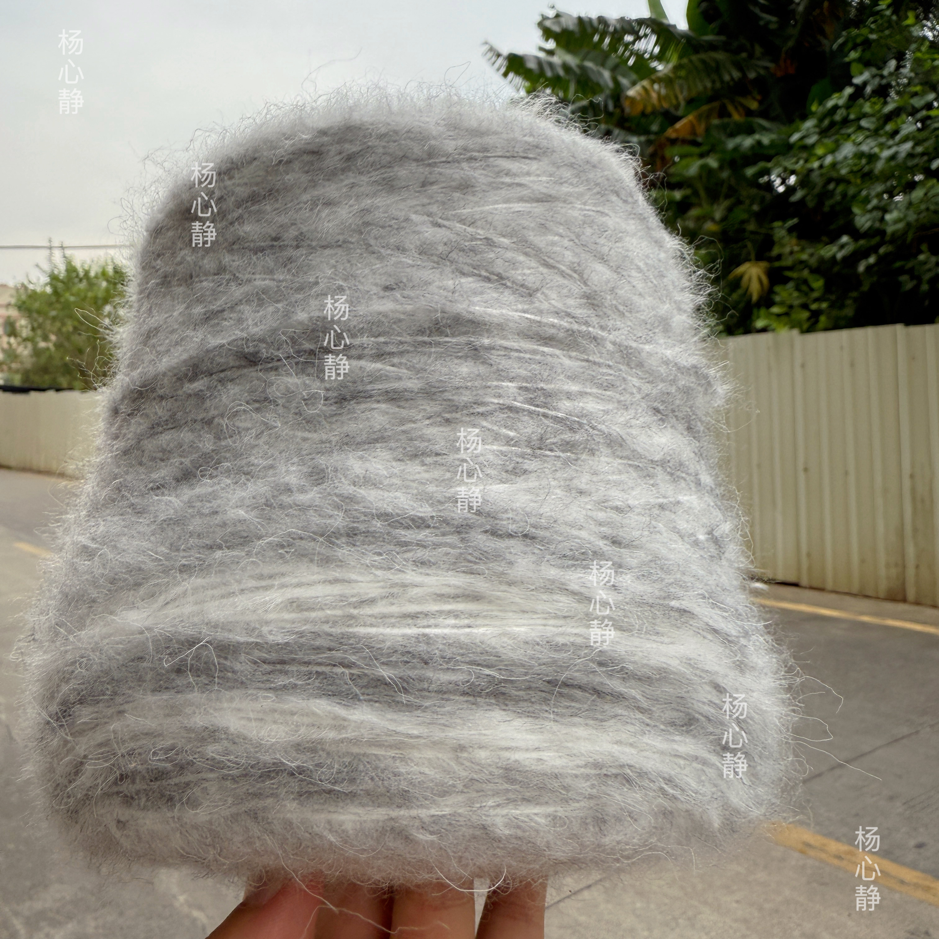 标价500克价格 浅灰色系长段染渐变色空心马海毛围巾毛衣披肩线