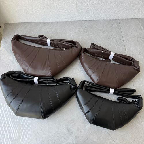 整包全头层羊皮~小众高级质感牛角包饺子包软皮百搭单肩斜跨包女