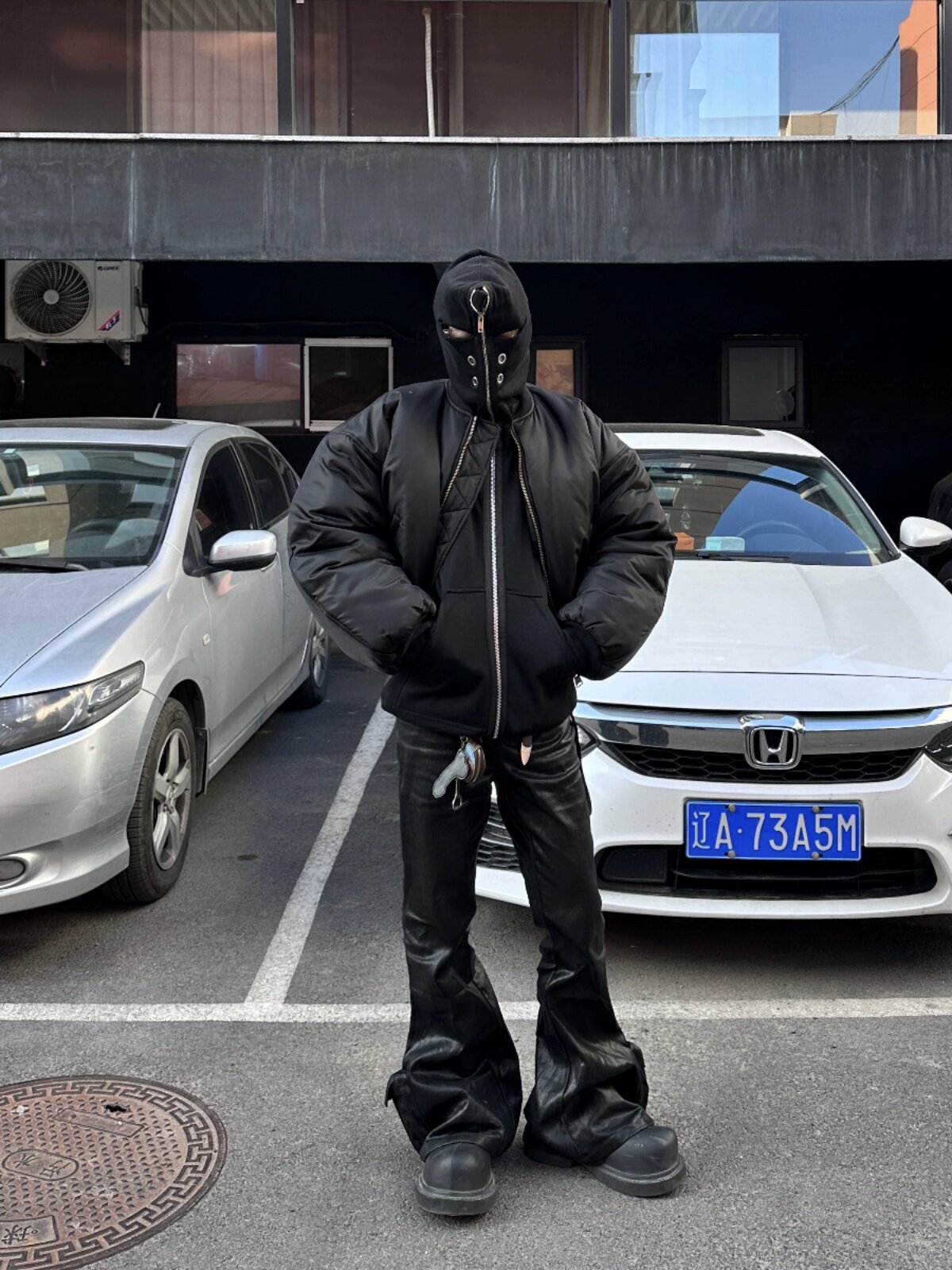 RABBIT.B TOMIKES OIL PASTEL 블랙 왁스 코팅 비닐 부츠컷 청바지