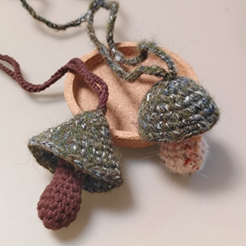 手工编织森系毒蘑菇挂脖毛线钩织菌子小蘑菇项链秋冬衣服包包配饰