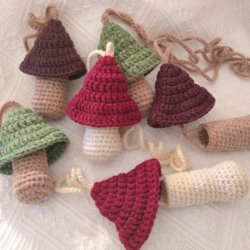 成品口红保护套蘑菇包包挂件羊毛线毛衣链纯手工钩织唇膏袋子挂脖,服饰配件/皮带/帽子/围巾,包挂件,淘宝优惠券,粉丝福利购,淘宝优惠卷