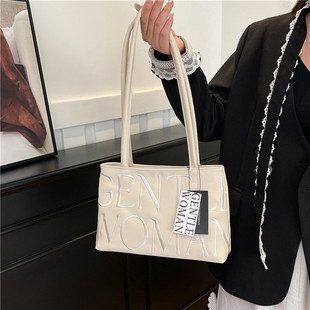 泰国GentleWoman芭蕾包包2025新款刺绣字母高级感彩色腋下单肩包