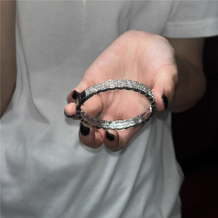 2025年新星幕幻彩~菱格满钻手镯法式轻奢高级冷淡风百搭叠戴手镯
