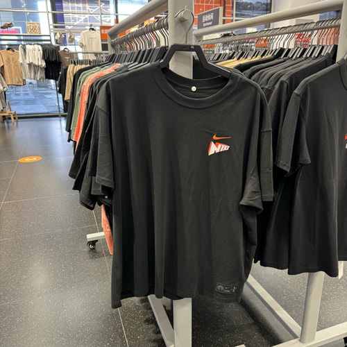 犇犇运动Nike/ 男子刺绣logo宽松舒适篮球休闲短袖T恤 IR6282-010