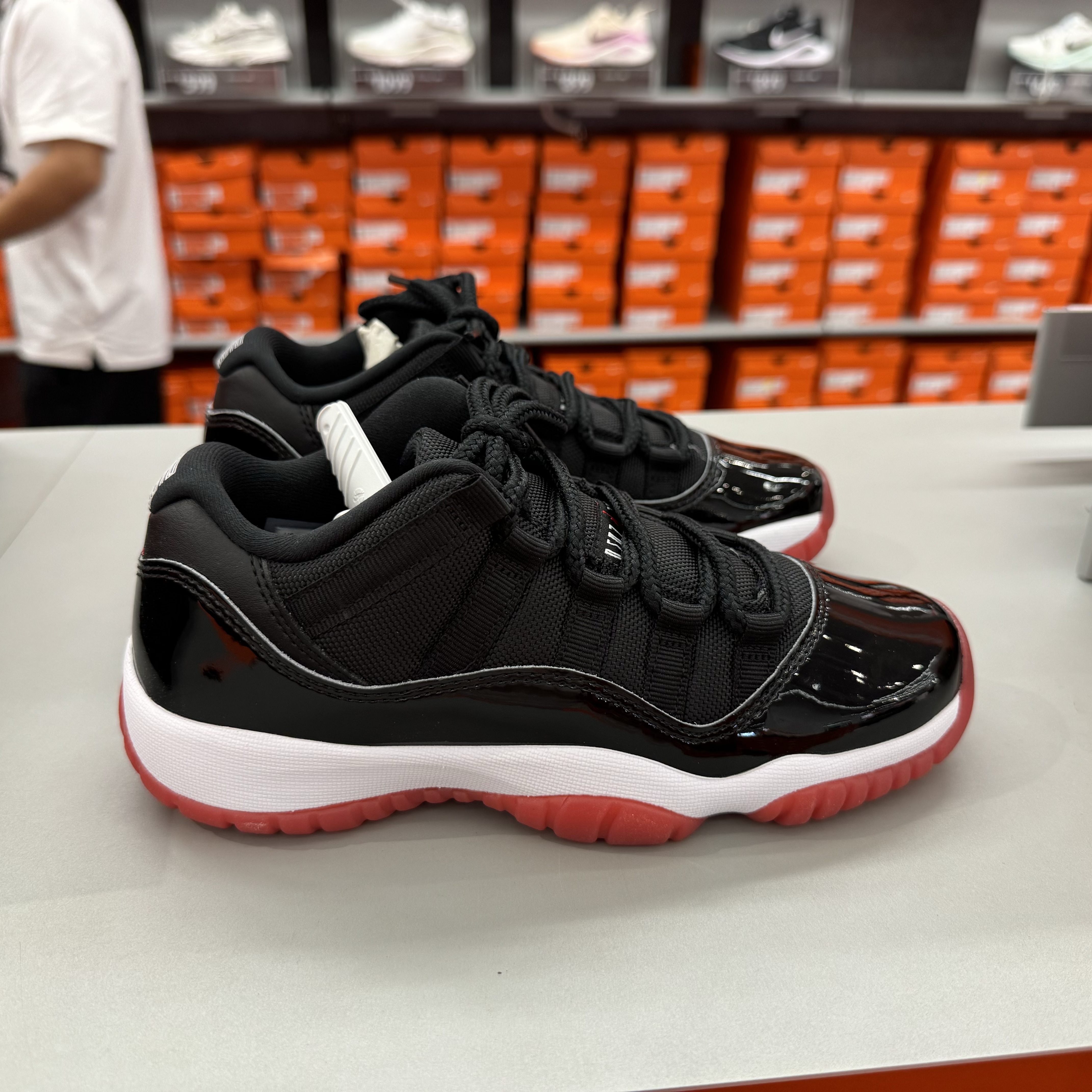 犇犇运动Nike/ 大童鞋AJ11黑红低帮复古复刻篮球鞋球鞋FV5121-006