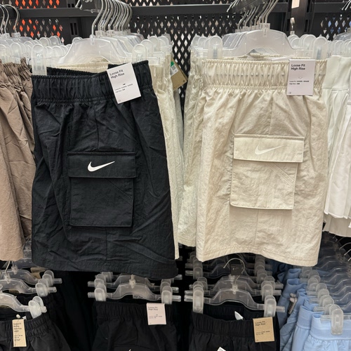 犇犇运动Nike/ 女子梭织训练透气舒适休闲五分裤短裤 DM6248-010