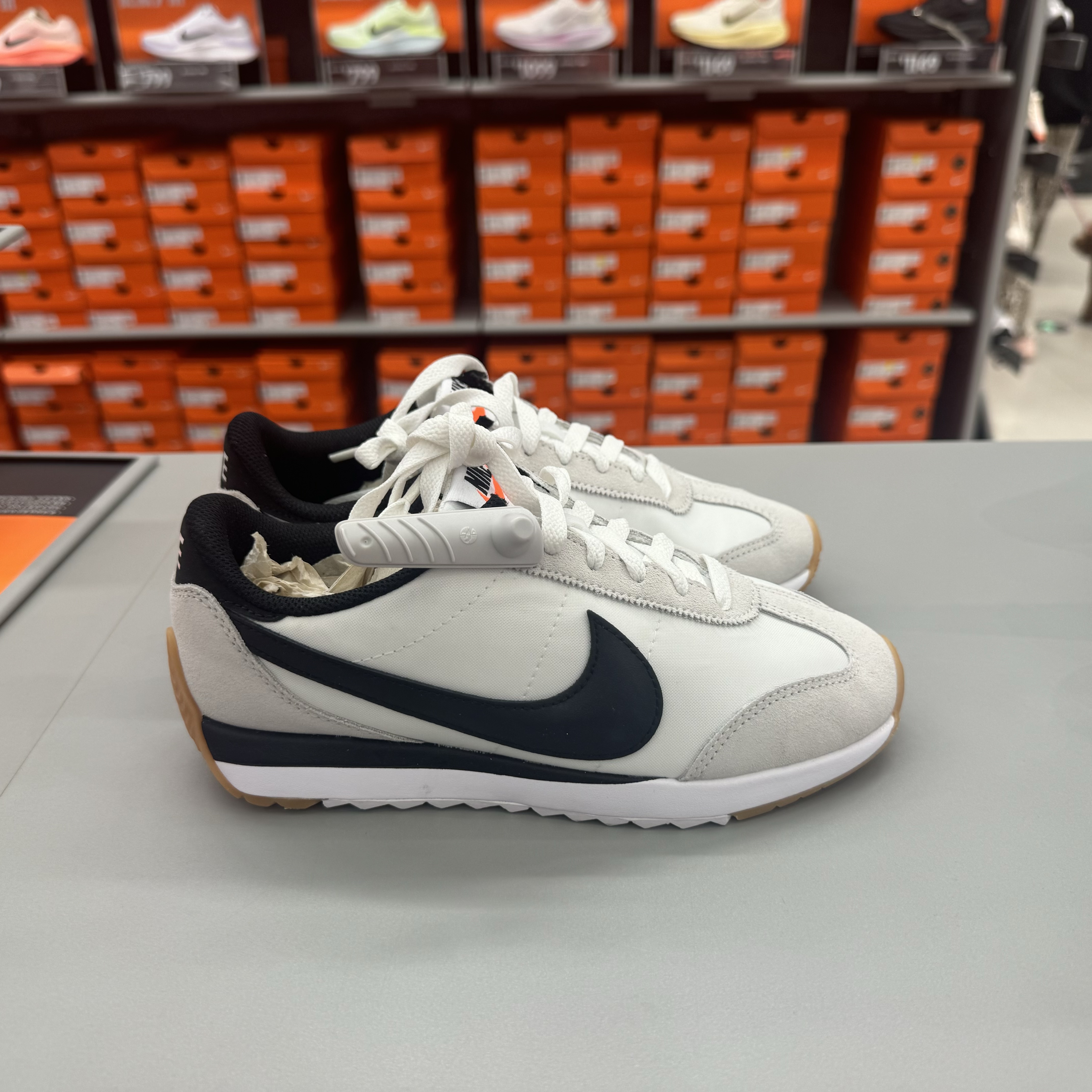 犇犇运动Nike/ 女士舒适透气防滑低帮百搭减震跑步鞋HM4771-105