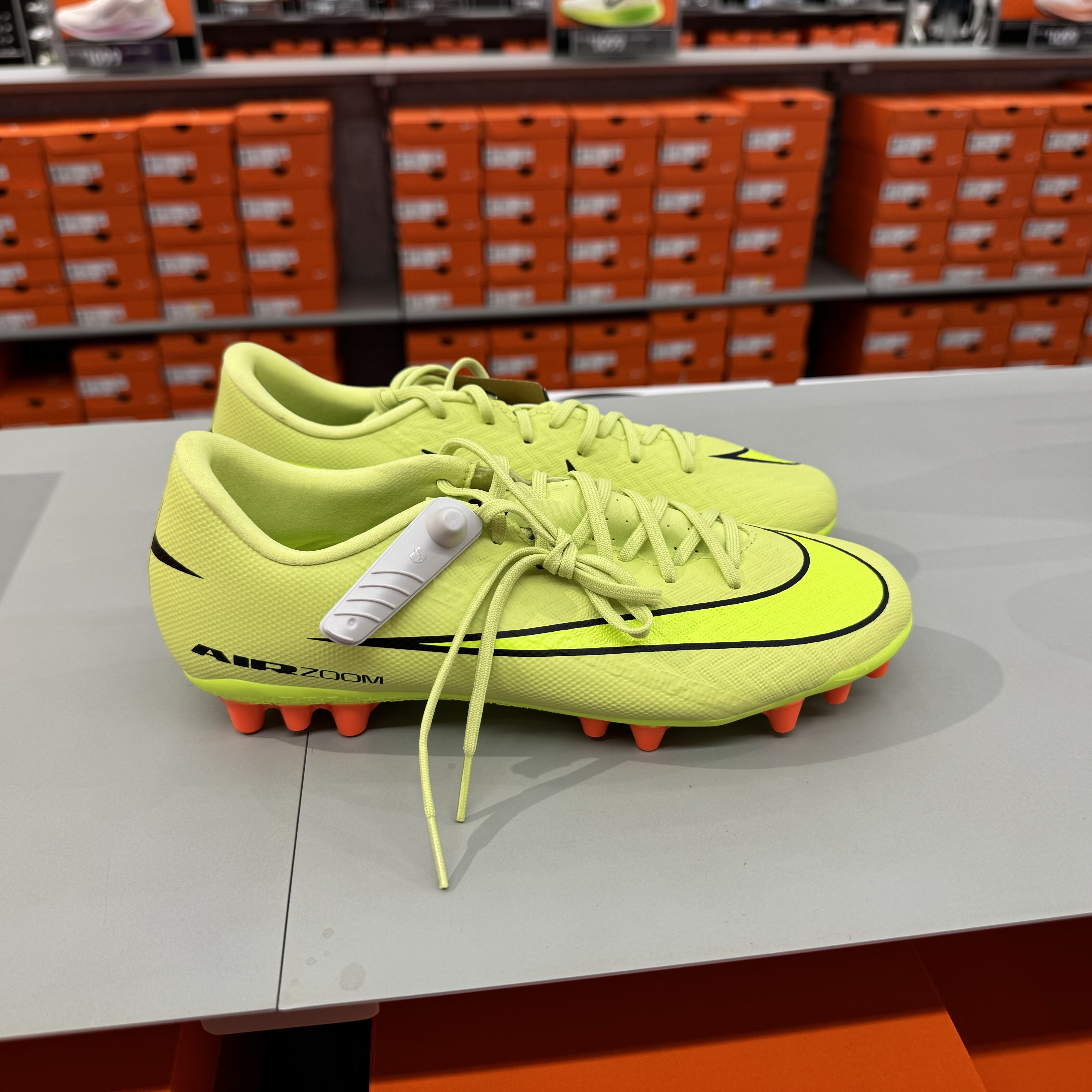 犇犇运动Nike/ 刺客16中端AG 短钉人草 男子低帮足球鞋FQ8364-300