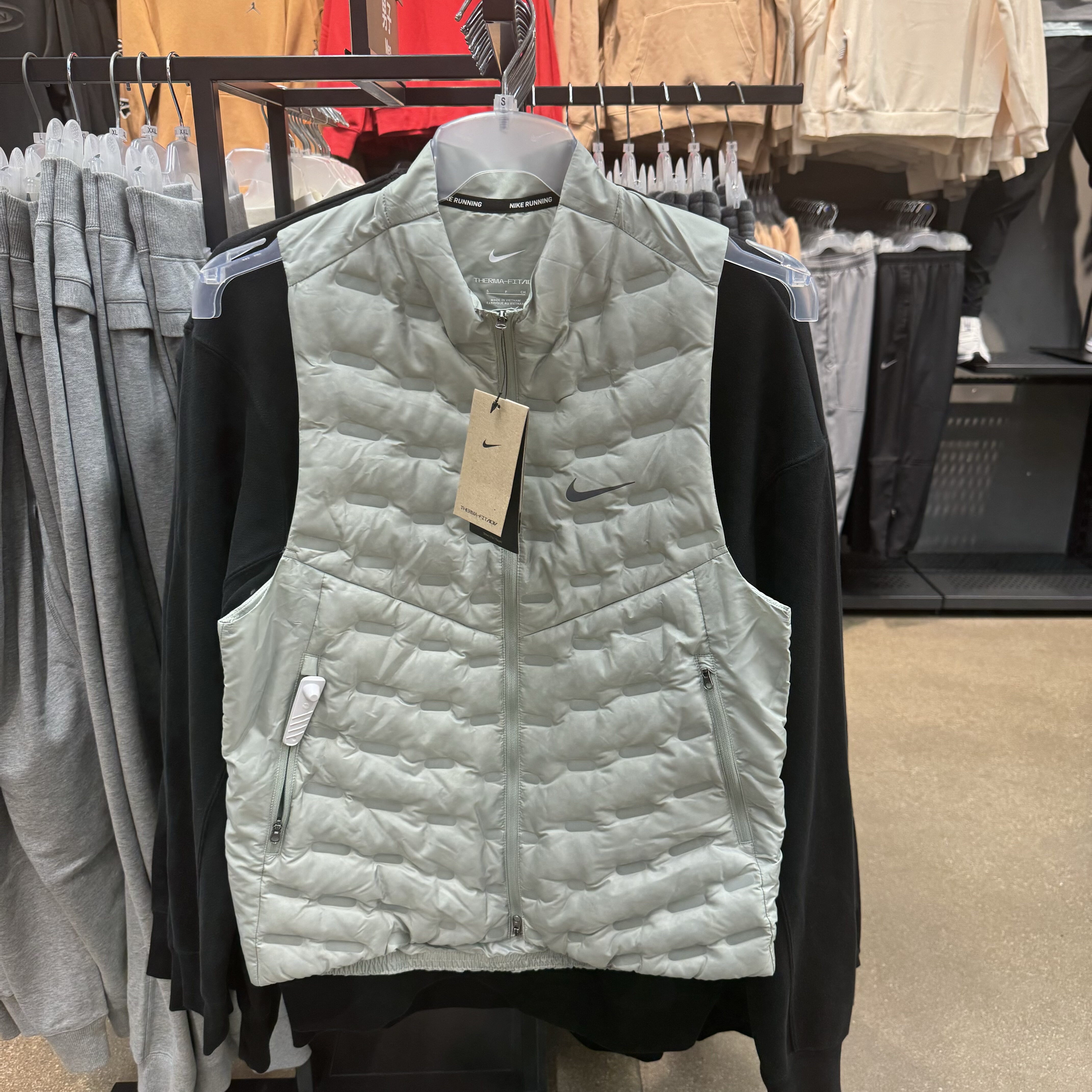 犇犇运动Nike /ADV 男子拒水跑步训练保暖羽绒马甲背心FB7543-370